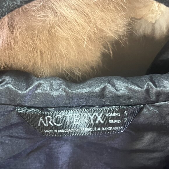 🏔️ Arc'teryx Black Hooded Jacket - Women's Small - Essential Adventure Gear - Picture 3 of 8